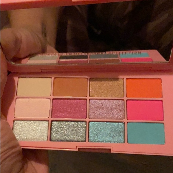 12 eyeshadow palette - Picture 4 of 8